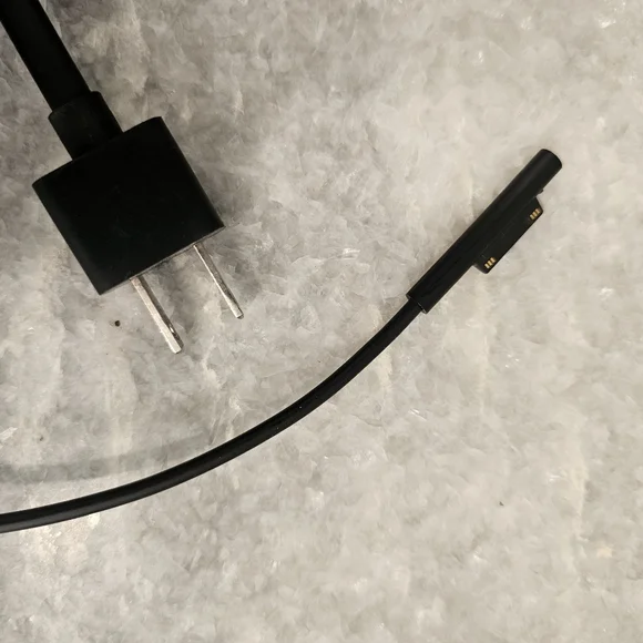 Microsoft Surface Charger - Picture 4 of 4
